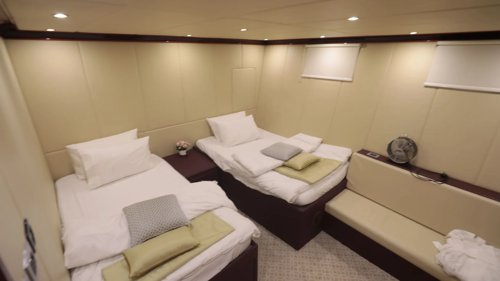 Fiber Dhow 110