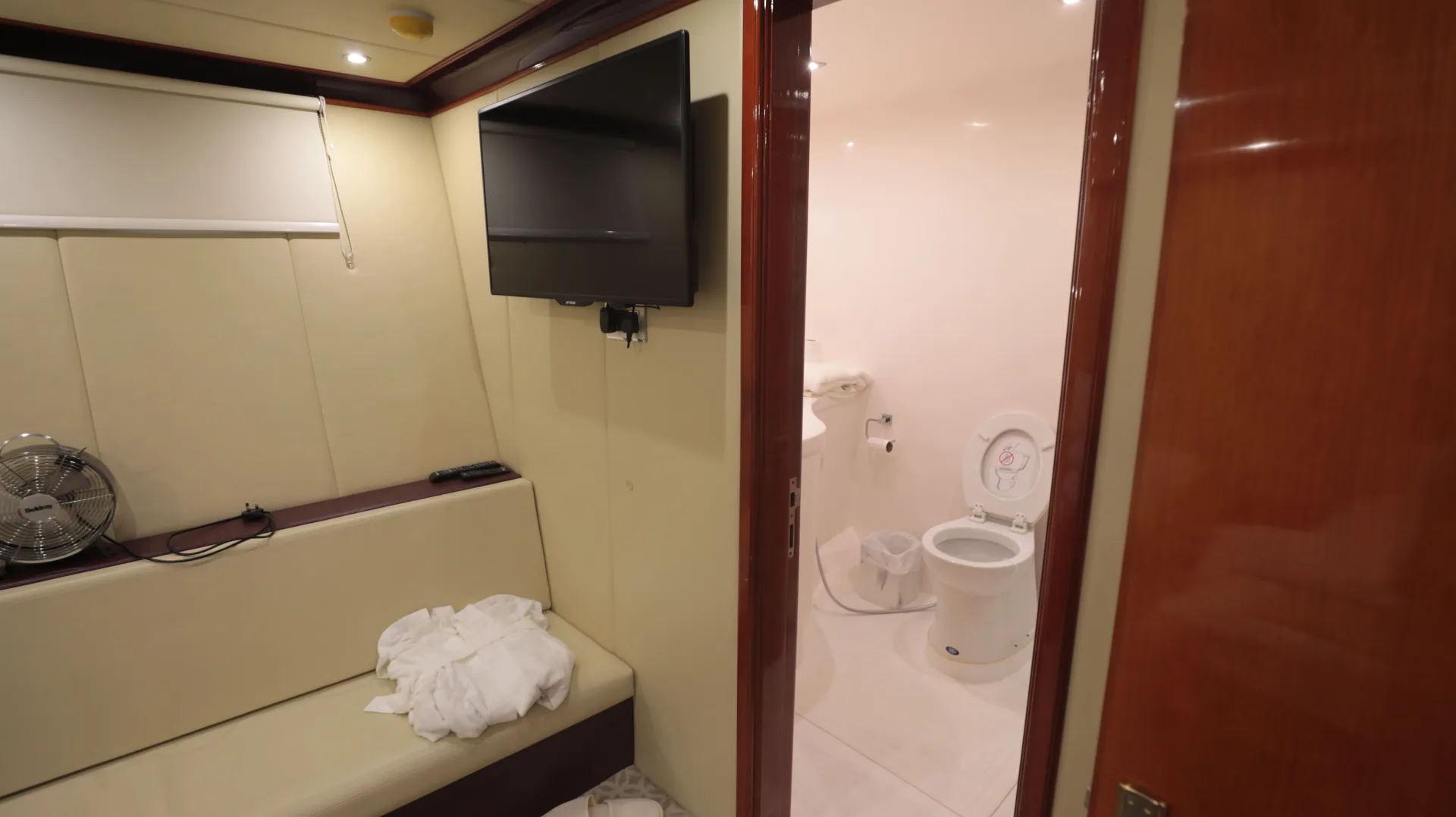 Fiber Dhow 110